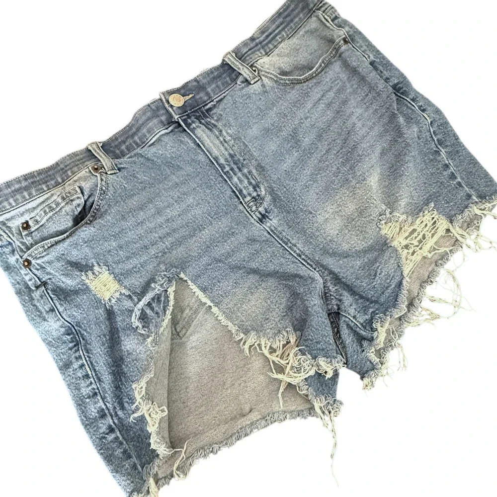 Torrid Plus Size 20 High Rise‎ Denim Shorts Distressed Frayed Cutoff Boho Grunge